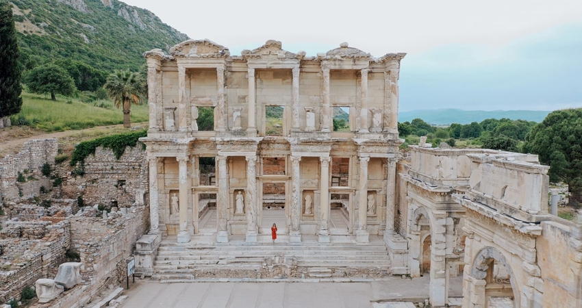 GÜNÜBİRLİK KUŞADASI EFES ŞİRİNCE MERYEMANA TURU